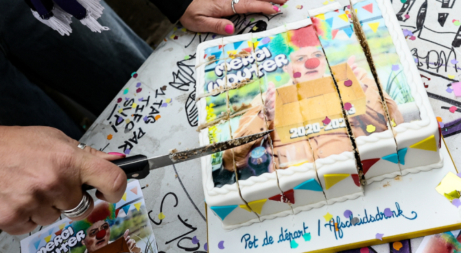 Du champagne et du gâteau pour “le pot de départ” de Wouter Vandenhaute organisé par les supporters d’Anderlecht